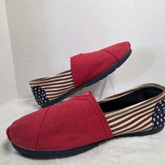 Toms Patriotic Red and Blue Moccasins - Picture 12 of 16